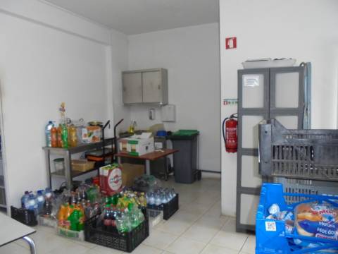 Loja a poucos minutos da Palhaça para trespasse