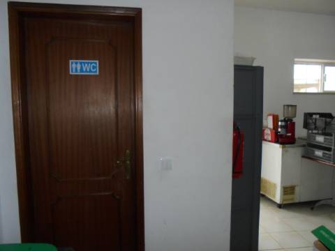 Loja a poucos minutos da Palhaça para trespasse