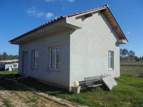 Casa de Campo exclusivamente para abrigo de animais e ferramentas