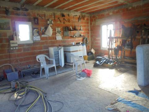 Casa de Campo exclusivamente para abrigo de animais e ferramentas