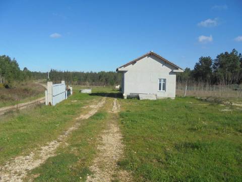 Casa de Campo exclusivamente para abrigo de animais e ferramentas