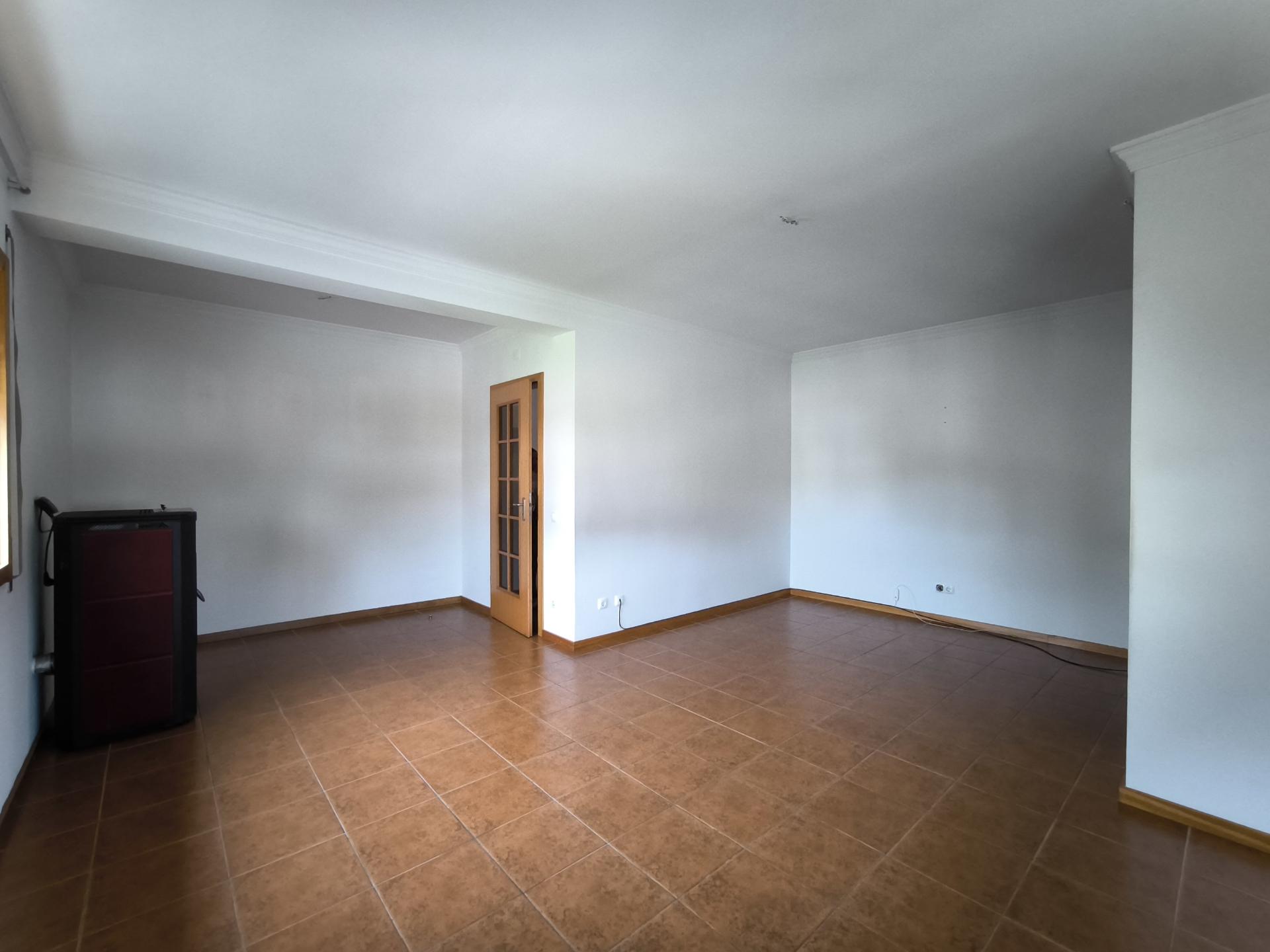 ARRENDA-SE apartamento T3 duplex