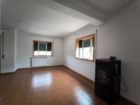 ARRENDA-SE apartamento T3 duplex