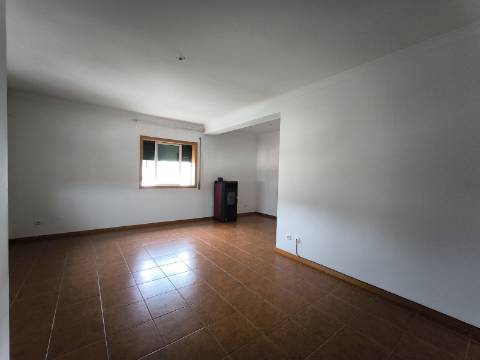 ARRENDA-SE apartamento T3 duplex
