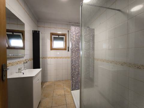 ARRENDA-SE apartamento T3 duplex