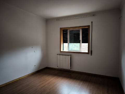 ARRENDA-SE apartamento T3 duplex