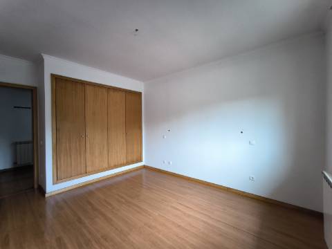 ARRENDA-SE apartamento T3 duplex