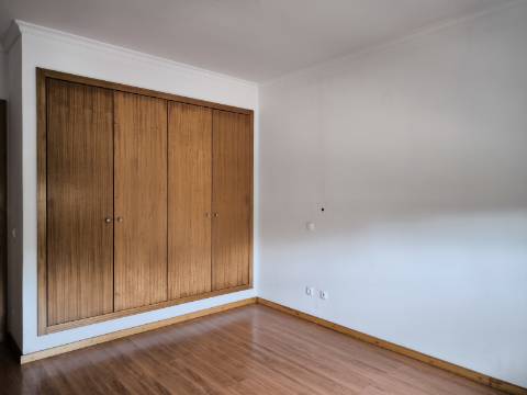 ARRENDA-SE apartamento T3 duplex