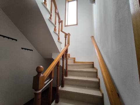 ARRENDA-SE apartamento T3 duplex