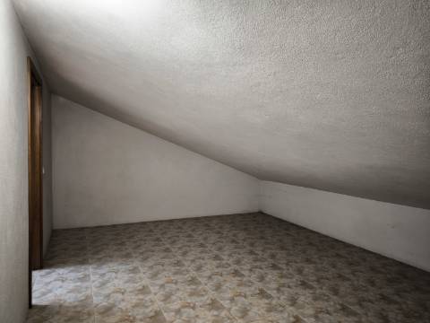 ARRENDA-SE apartamento T3 duplex