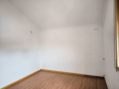 ARRENDA-SE apartamento T3 duplex