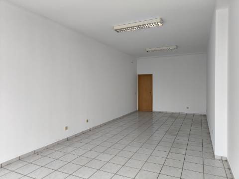 Loja central em zona movimentada