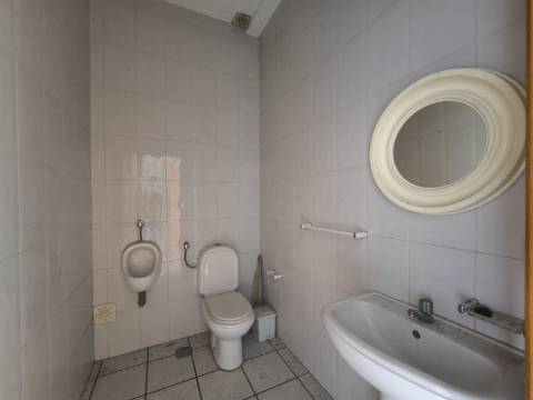 Loja central em zona movimentada