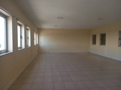 Armazém para arrendar