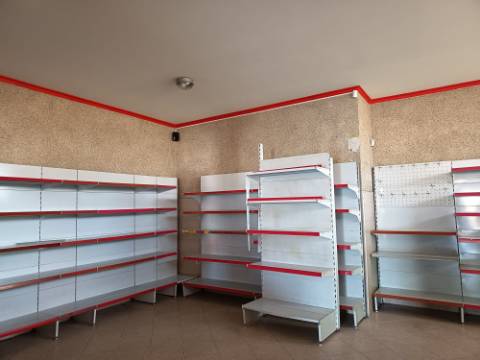 Loja de Mini Mercado para arrendar em Oiã