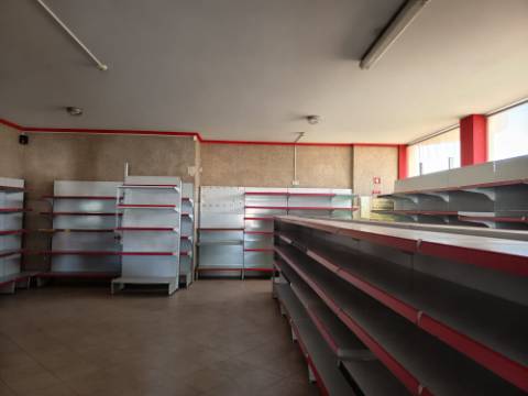 Loja de Mini Mercado para arrendar em Oiã
