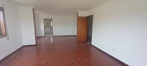 Andar Moradia T3 com jardim a poucos minutos do centro de Oliveira do Bairro