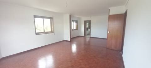 Andar Moradia T3 com jardim a poucos minutos do centro de Oliveira do Bairro