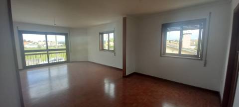 Andar Moradia T3 com jardim a poucos minutos do centro de Oliveira do Bairro