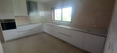 Andar Moradia T3 com jardim a poucos minutos do centro de Oliveira do Bairro