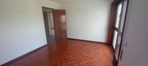 Andar Moradia T3 com jardim a poucos minutos do centro de Oliveira do Bairro