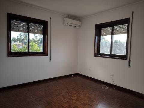 Andar Moradia T3 com jardim a poucos minutos do centro de Oliveira do Bairro