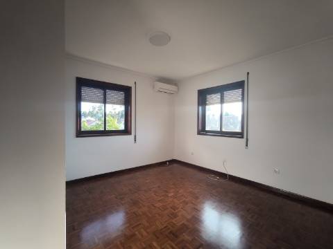 Andar Moradia T3 com jardim a poucos minutos do centro de Oliveira do Bairro