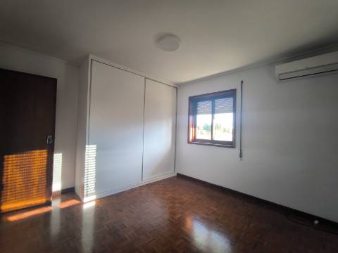 Andar Moradia T3 com jardim a poucos minutos do centro de Oliveira do Bairro