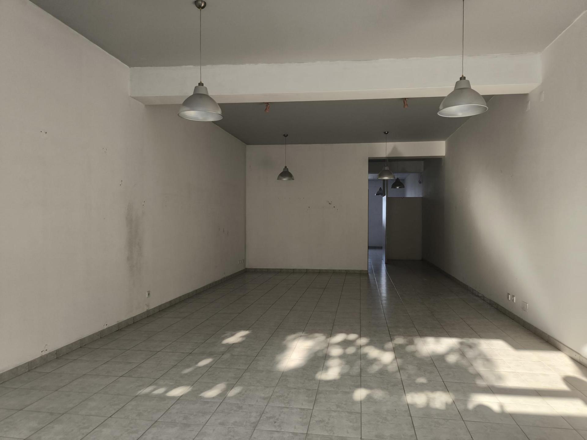 Loja em Oliveira do Bairro