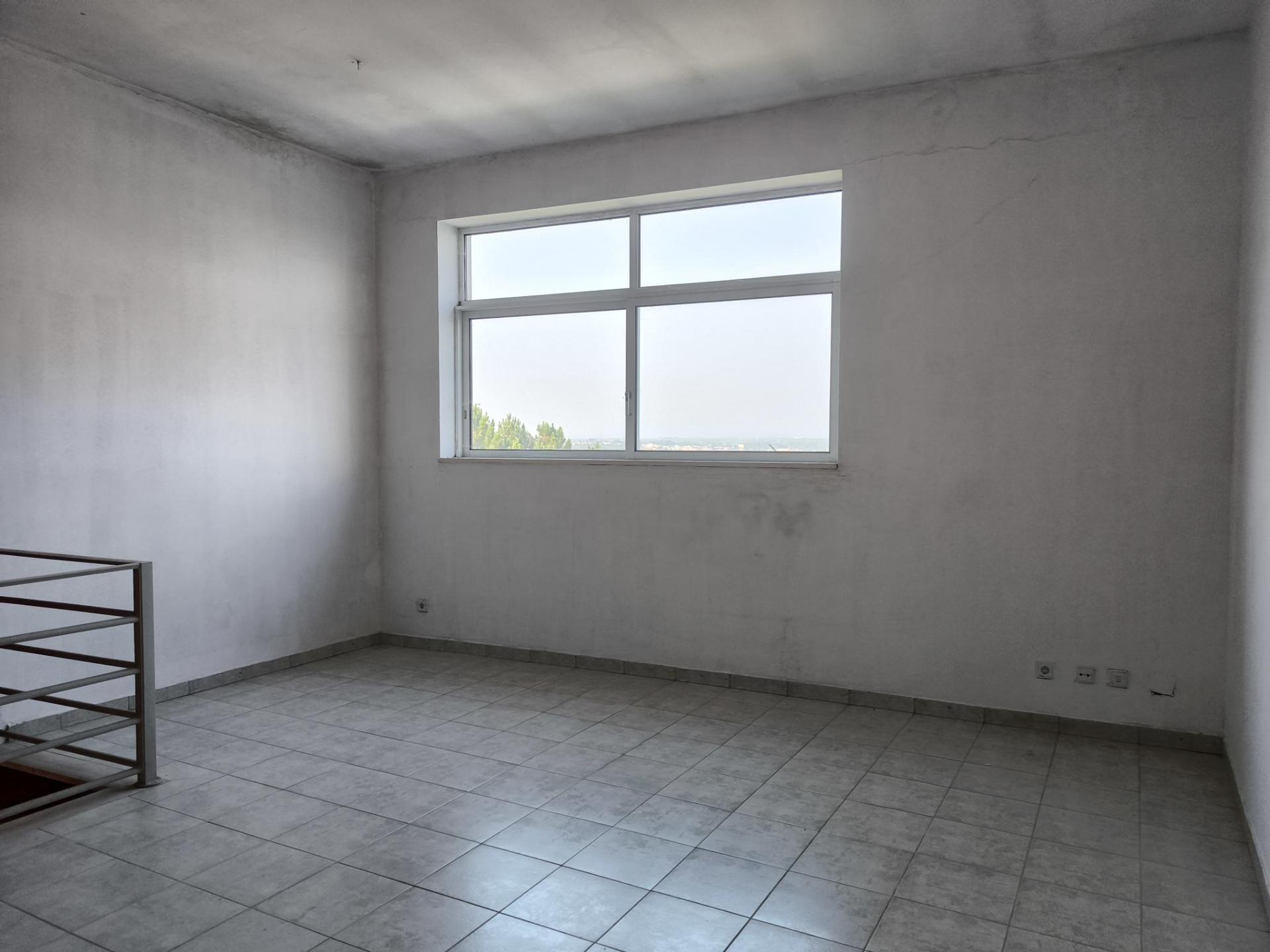 Loja em Oliveira do Bairro