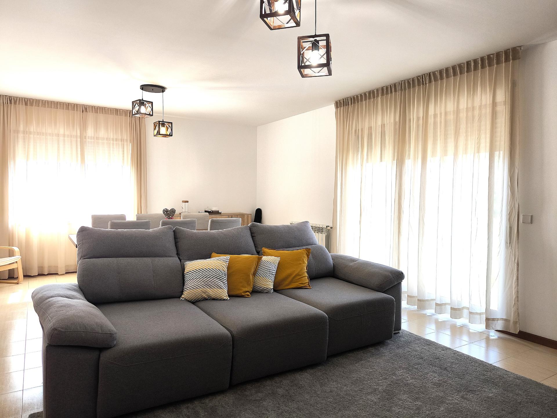 Apartamento T3 espaçoso e com muita luz natural