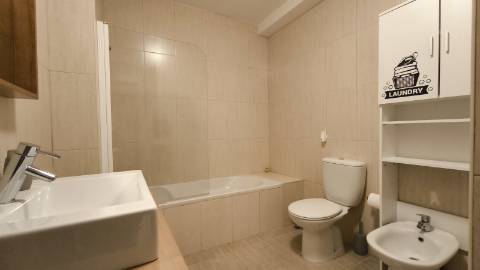 Apartamento T3 espaçoso e com muita luz natural