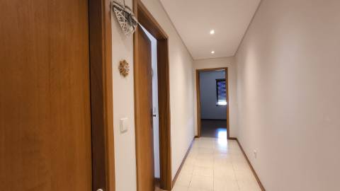 Apartamento T3 espaçoso e com muita luz natural