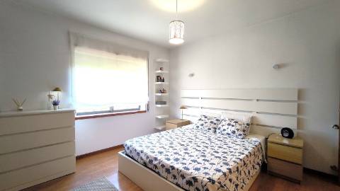 Apartamento T3 espaçoso e com muita luz natural