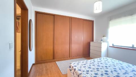 Apartamento T3 espaçoso e com muita luz natural