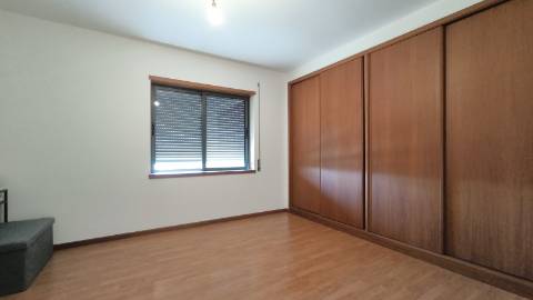 Apartamento T3 espaçoso e com muita luz natural