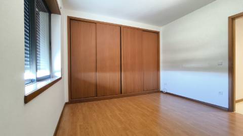 Apartamento T3 espaçoso e com muita luz natural
