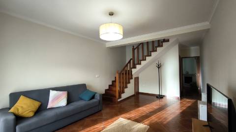 Moradia T3 Triplex a 2 minutos do Glicínias