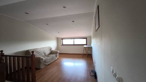 Moradia T3 Triplex a 2 minutos do Glicínias