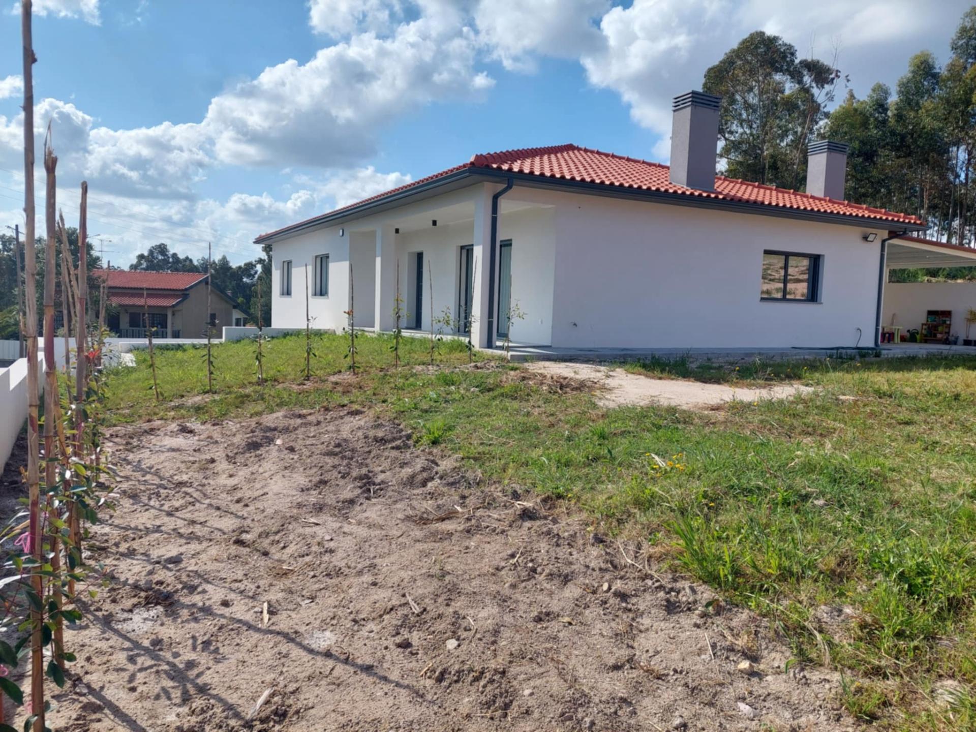 Moradia T3 Moderna e Confortável em Oliveira do Bairro.