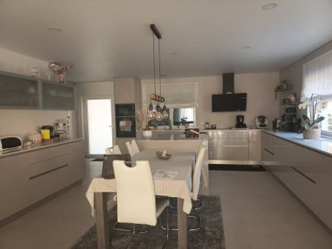 Moradia T3 Moderna e Confortável em Oliveira do Bairro.