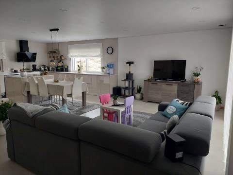 Moradia T3 Moderna e Confortável em Oliveira do Bairro.