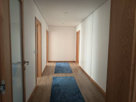 Moradia T3 Moderna e Confortável em Oliveira do Bairro.