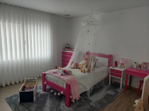 Moradia T3 Moderna e Confortável em Oliveira do Bairro.