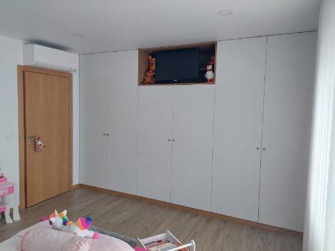 Moradia T3 Moderna e Confortável em Oliveira do Bairro.