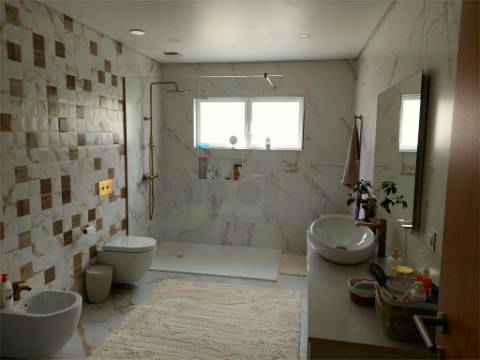 Moradia T3 Moderna e Confortável em Oliveira do Bairro.