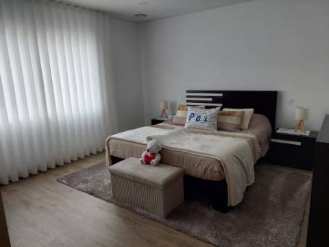 Moradia T3 Moderna e Confortável em Oliveira do Bairro.