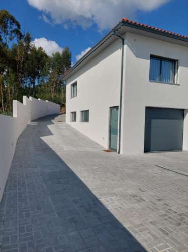 Moradia T3 Moderna e Confortável em Oliveira do Bairro.