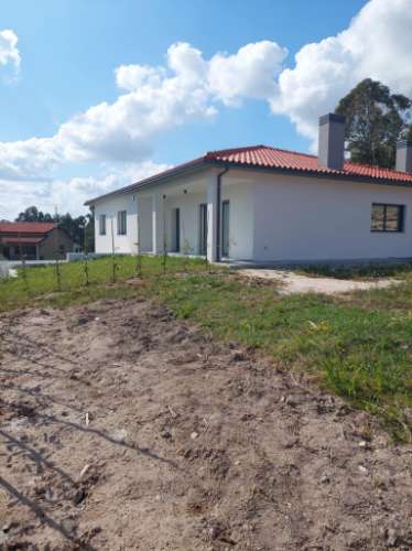 Moradia T3 Moderna e Confortável em Oliveira do Bairro.