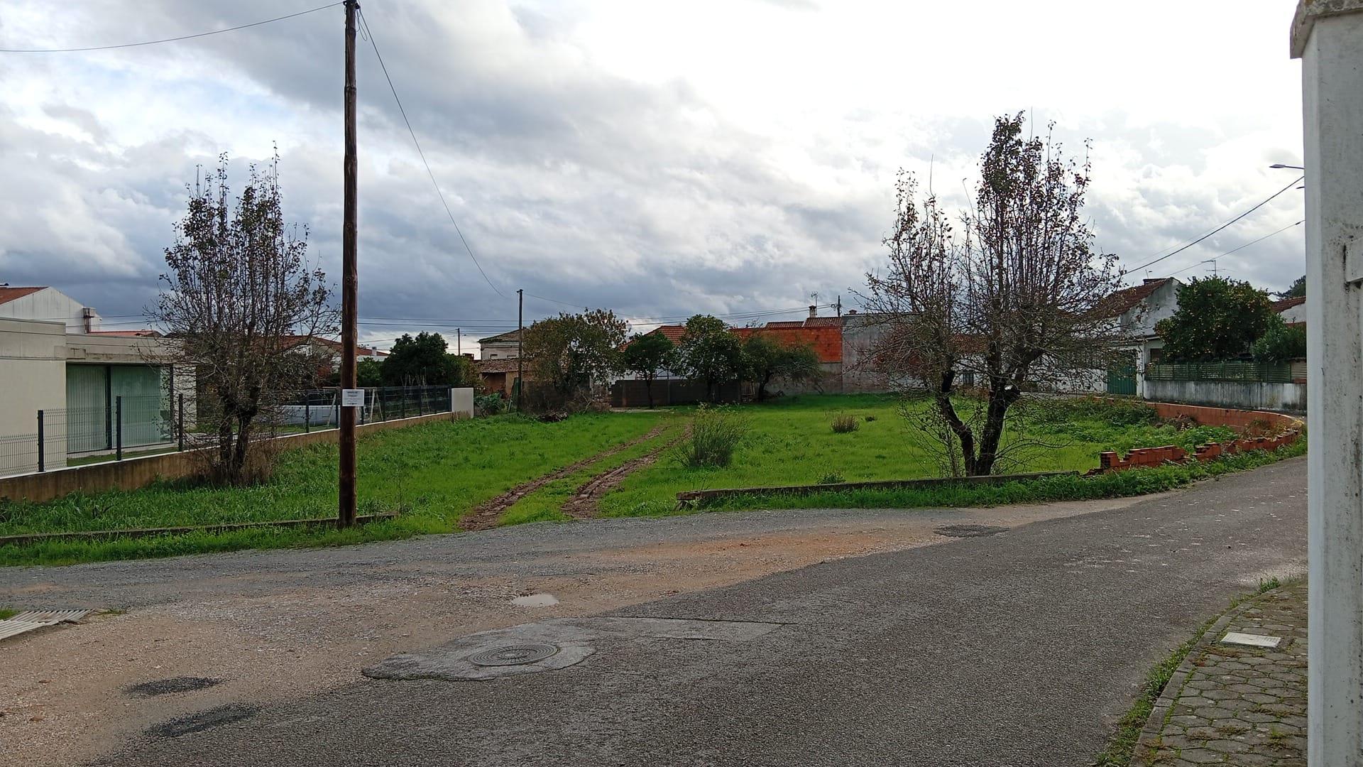 Terreno de 2.515 m² para Construção de Moradia em Oiã